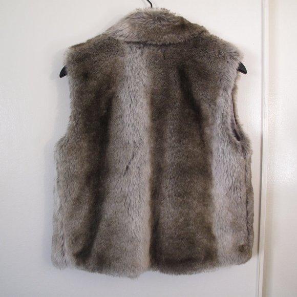 FAB'RIK Faux Fur Vest - Picture 3 of 10